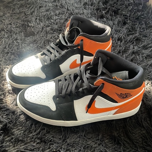 Size12 Nike highlighters…Jordan 1 newspaper…jordan1 shattered backboard - Picture 2 of 3